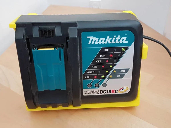 Makita DC18RC Wandhalterung